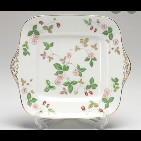 Wedgwood wild strawberry  square cake plate - Picture 1 of 3